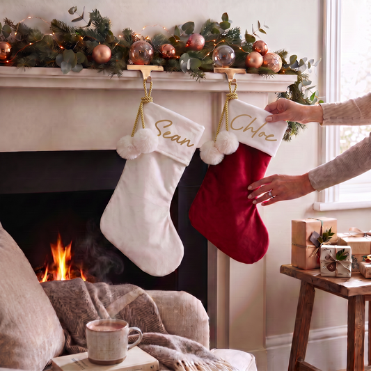 POM POM STOCKING  - TOP NAME