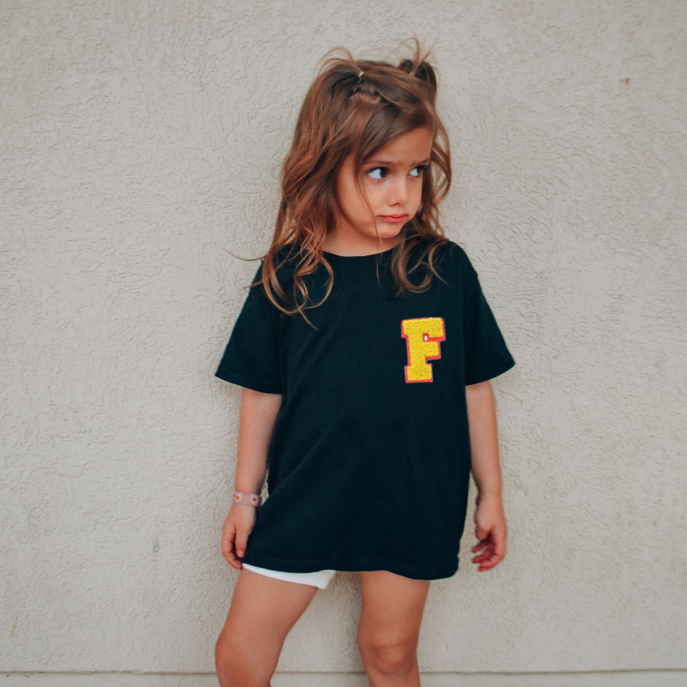 CHENILLE INITIAL T-SHIRT