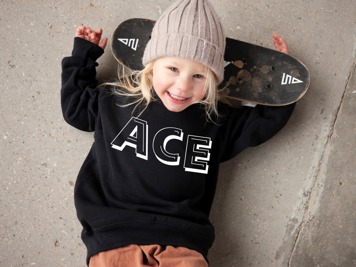 BOLD NAME SWEATSHIRT